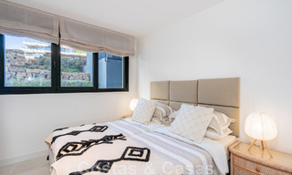 Apartamento contemporáneo en venta con jardín privado en la codiciada Nueva Milla de Oro entre Marbella y Estepona 47156 