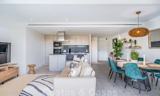 Apartamento contemporáneo en venta con jardín privado en la codiciada Nueva Milla de Oro entre Marbella y Estepona 47162 