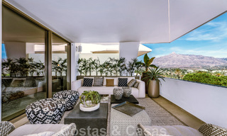 Se vende villa moderna, lista para entrar a vivir, decorada por Tom Ford, con vistas panorámicas al mar, cerca de todos los servicios, en el corazón de Nueva Andalucía, Marbella 47212 