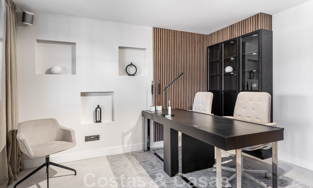 Nueva! Villa única en venta, con acogedores espacios exteriores y vistas panorámicas en Nueva Andalucía, Marbella 47570