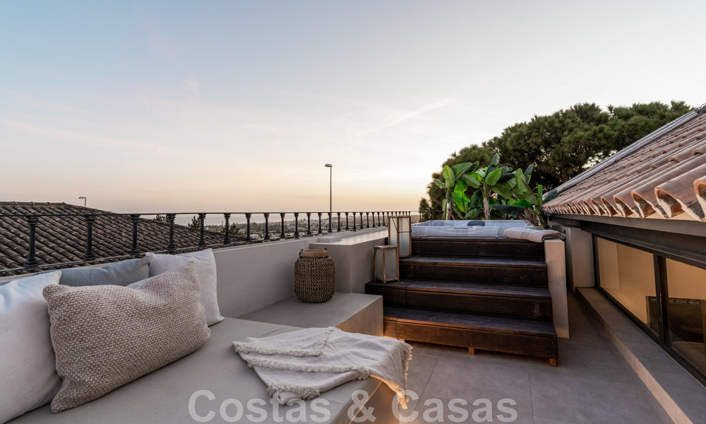 Nueva! Villa única en venta, con acogedores espacios exteriores y vistas panorámicas en Nueva Andalucía, Marbella 47572