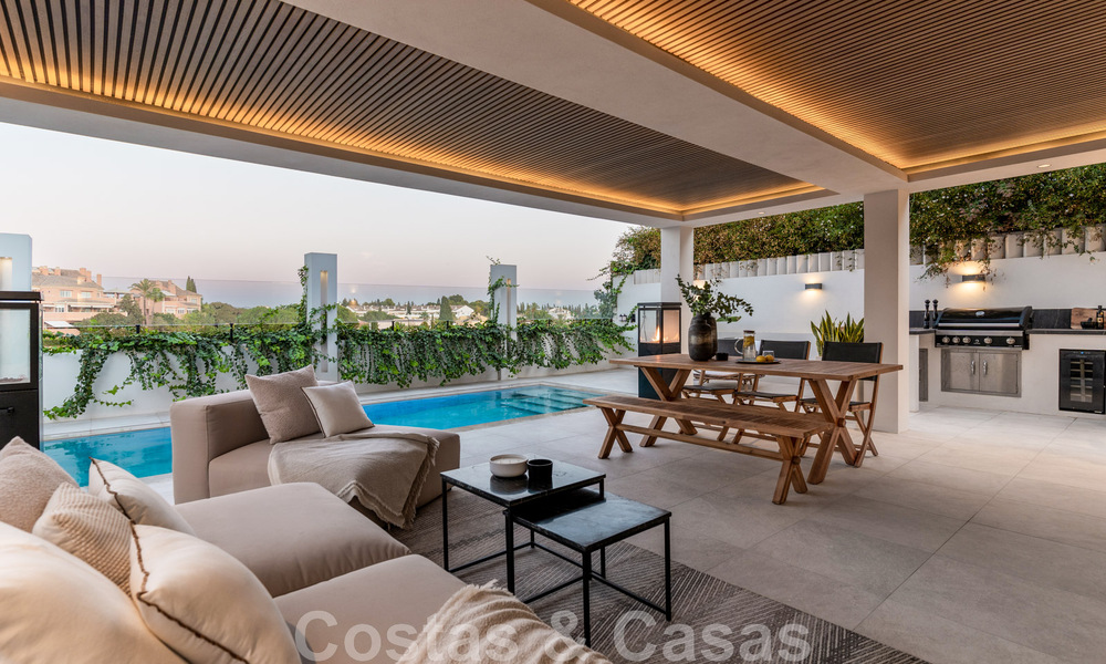 Nueva! Villa única en venta, con acogedores espacios exteriores y vistas panorámicas en Nueva Andalucía, Marbella 47584