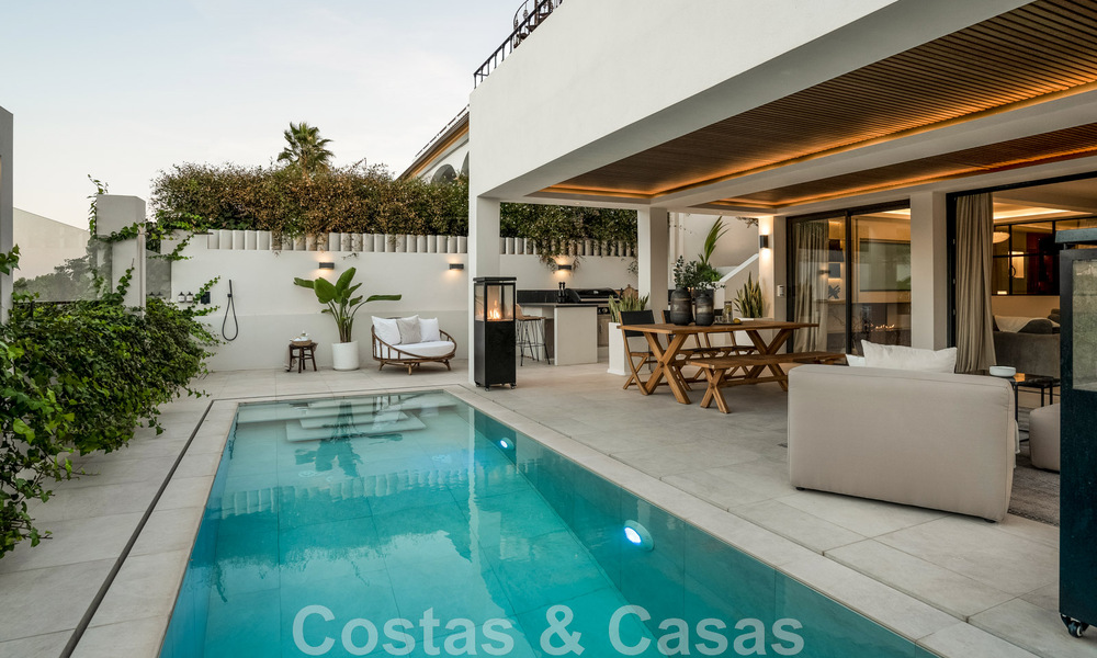 Nueva! Villa única en venta, con acogedores espacios exteriores y vistas panorámicas en Nueva Andalucía, Marbella 47585