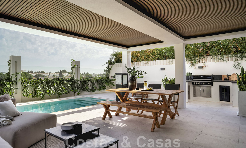 Nueva! Villa única en venta, con acogedores espacios exteriores y vistas panorámicas en Nueva Andalucía, Marbella 47586