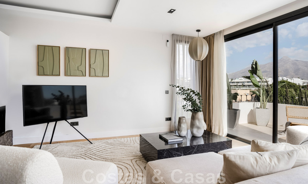 Nueva! Villa única en venta, con acogedores espacios exteriores y vistas panorámicas en Nueva Andalucía, Marbella 47589