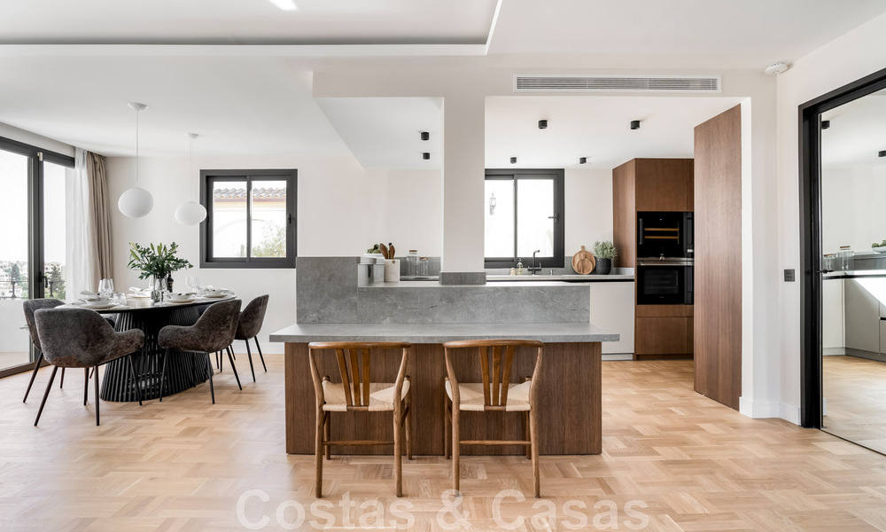 Nueva! Villa única en venta, con acogedores espacios exteriores y vistas panorámicas en Nueva Andalucía, Marbella 47590