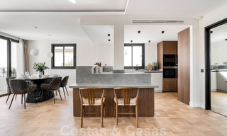 Nueva! Villa única en venta, con acogedores espacios exteriores y vistas panorámicas en Nueva Andalucía, Marbella 47590 