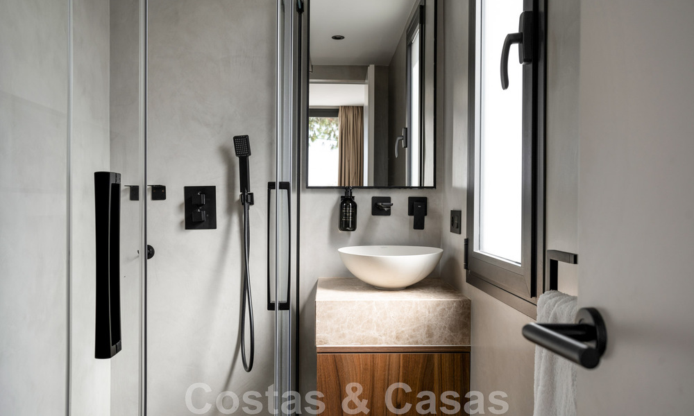 Nueva! Villa única en venta, con acogedores espacios exteriores y vistas panorámicas en Nueva Andalucía, Marbella 47594