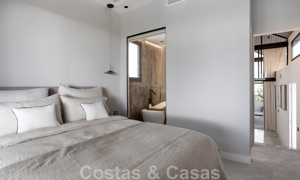 Nueva! Villa única en venta, con acogedores espacios exteriores y vistas panorámicas en Nueva Andalucía, Marbella 47595