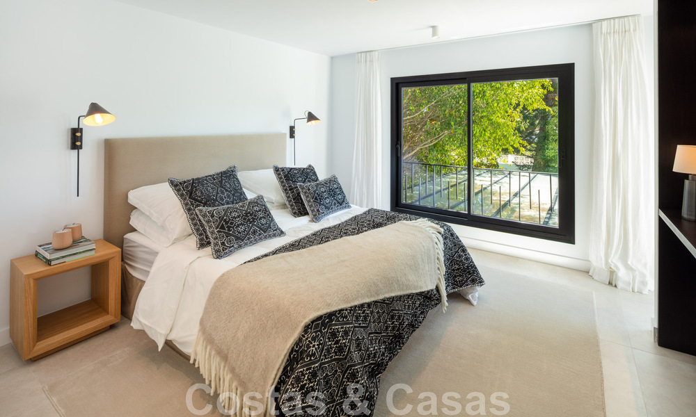 Se vende una sofisticada villa boutique, lista para entrar a vivir, a poca distancia de Puerto Banús y de la playa de San Pedro, en Marbella 47404