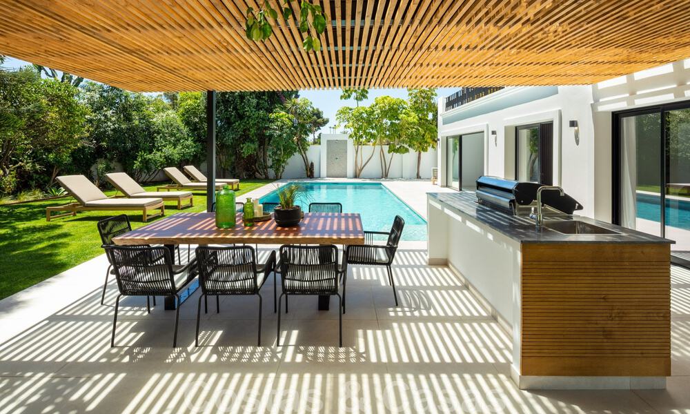 Se vende una sofisticada villa boutique, lista para entrar a vivir, a poca distancia de Puerto Banús y de la playa de San Pedro, en Marbella 47410