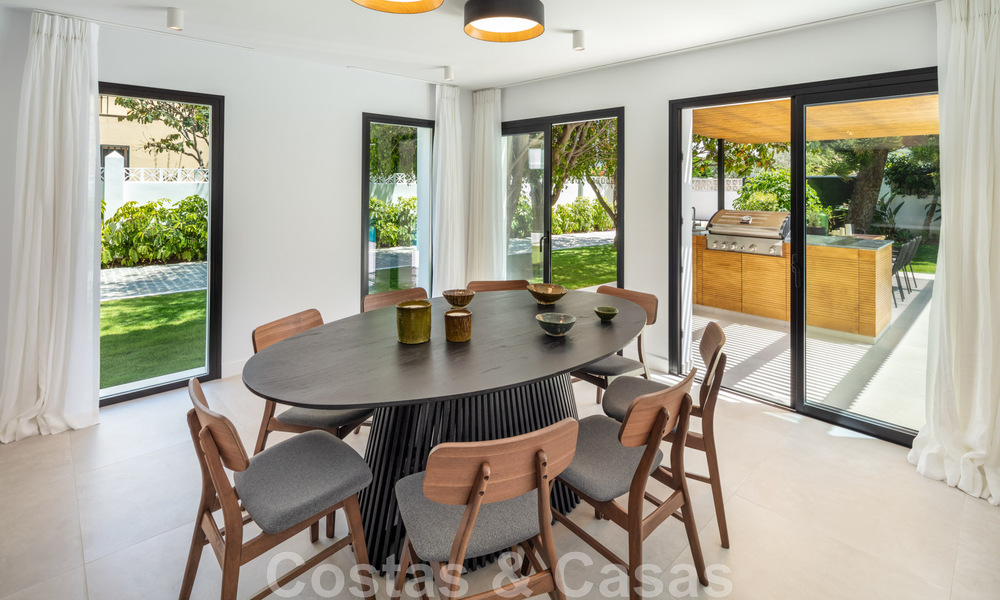 Se vende una sofisticada villa boutique, lista para entrar a vivir, a poca distancia de Puerto Banús y de la playa de San Pedro, en Marbella 47414