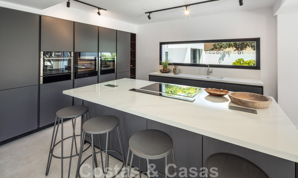 Se vende una sofisticada villa boutique, lista para entrar a vivir, a poca distancia de Puerto Banús y de la playa de San Pedro, en Marbella 47415