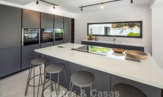 Se vende una sofisticada villa boutique, lista para entrar a vivir, a poca distancia de Puerto Banús y de la playa de San Pedro, en Marbella 47415 