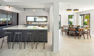 Se vende una sofisticada villa boutique, lista para entrar a vivir, a poca distancia de Puerto Banús y de la playa de San Pedro, en Marbella 47416 