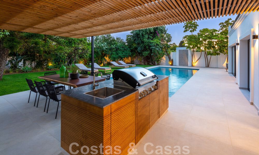 Se vende una sofisticada villa boutique, lista para entrar a vivir, a poca distancia de Puerto Banús y de la playa de San Pedro, en Marbella 47419