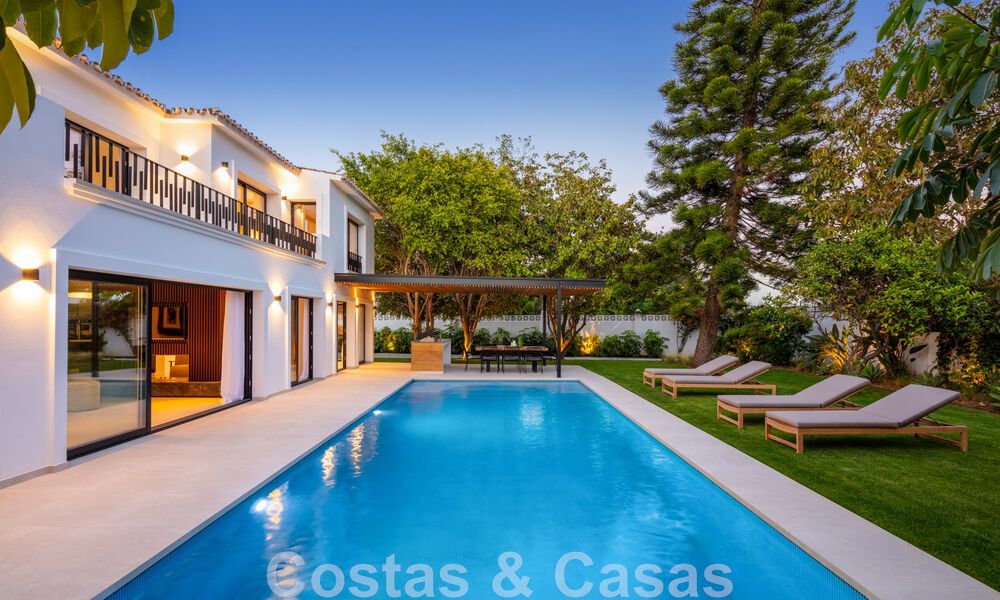 Se vende una sofisticada villa boutique, lista para entrar a vivir, a poca distancia de Puerto Banús y de la playa de San Pedro, en Marbella 47420