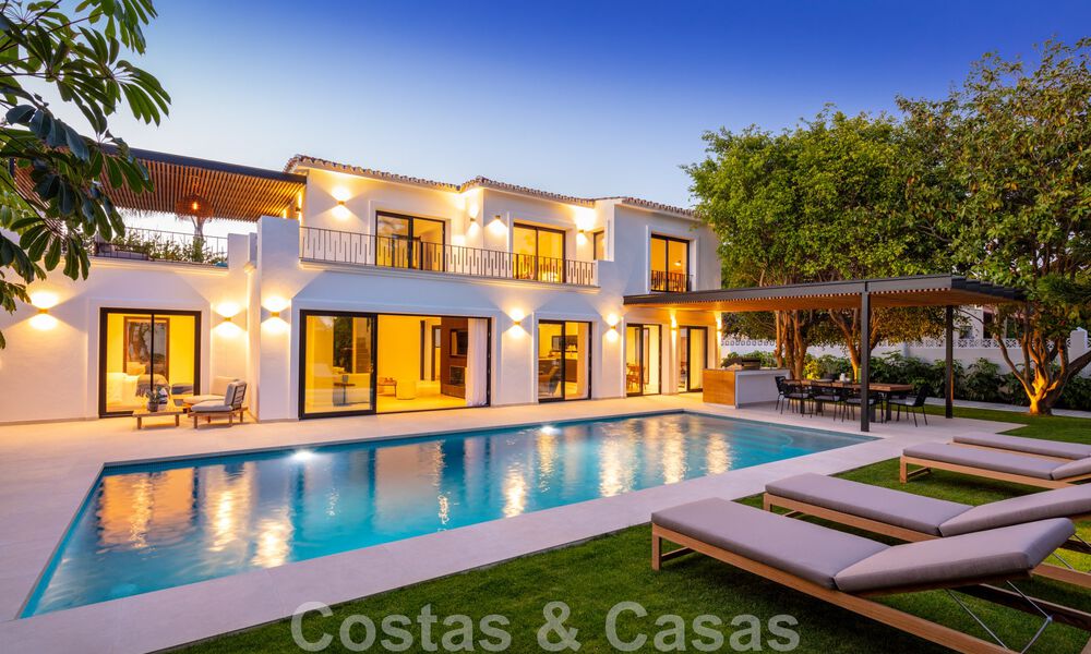 Se vende una sofisticada villa boutique, lista para entrar a vivir, a poca distancia de Puerto Banús y de la playa de San Pedro, en Marbella 47421