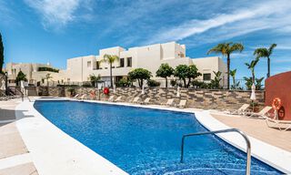 Moderno ático de 3 dormitorios en venta, en una sola planta, orientado al sur con vistas al mar en las colinas de Los Monteros, Marbella Este 47427 