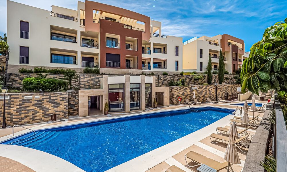 Moderno ático de 3 dormitorios en venta, en una sola planta, orientado al sur con vistas al mar en las colinas de Los Monteros, Marbella Este 47428