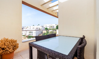 Moderno ático de 3 dormitorios en venta, en una sola planta, orientado al sur con vistas al mar en las colinas de Los Monteros, Marbella Este 47444 