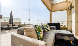 Moderno ático de 3 dormitorios en venta, en una sola planta, orientado al sur con vistas al mar en las colinas de Los Monteros, Marbella Este 47449 