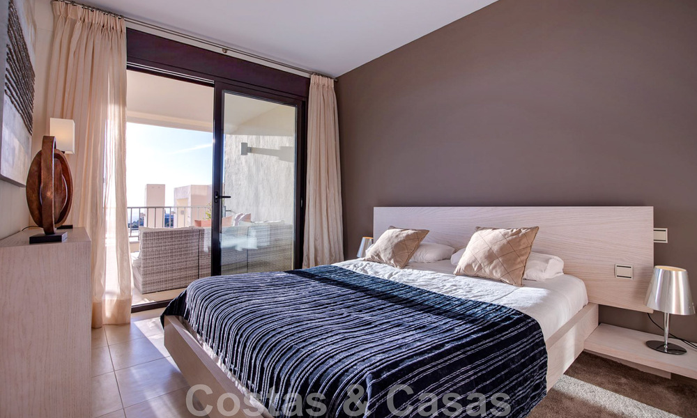 Apartamento de lujo reformado en venta, con vistas al mar, situado en un complejo de lujo de Los Monteros, Marbella 47516