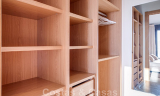 Apartamento de lujo reformado en venta, con vistas al mar, situado en un complejo de lujo de Los Monteros, Marbella 47517 