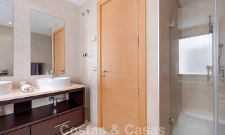 Apartamento de lujo reformado en venta, con vistas al mar, situado en un complejo de lujo de Los Monteros, Marbella 47518 