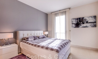 Apartamento de lujo reformado en venta, con vistas al mar, situado en un complejo de lujo de Los Monteros, Marbella 47519 