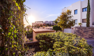 Apartamento de lujo reformado en venta, con vistas al mar, situado en un complejo de lujo de Los Monteros, Marbella 47527 