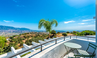 Villa independiente, andaluza en venta con vistas panorámicas a la montaña y al mar en una exclusiva urbanización en Marbella Este 47356 