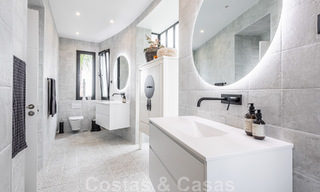 Villa independiente, andaluza en venta con vistas panorámicas a la montaña y al mar en una exclusiva urbanización en Marbella Este 47358 