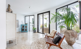 Villa independiente, andaluza en venta con vistas panorámicas a la montaña y al mar en una exclusiva urbanización en Marbella Este 47359 