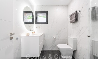 Villa independiente, andaluza en venta con vistas panorámicas a la montaña y al mar en una exclusiva urbanización en Marbella Este 47364 