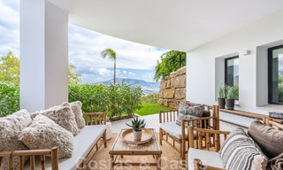 Villa independiente, andaluza en venta con vistas panorámicas a la montaña y al mar en una exclusiva urbanización en Marbella Este 47366 