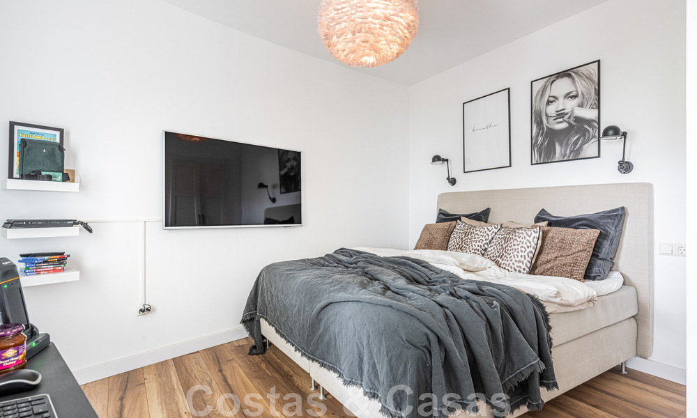 Villa independiente, andaluza en venta con vistas panorámicas a la montaña y al mar en una exclusiva urbanización en Marbella Este 47369