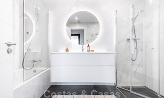 Villa independiente, andaluza en venta con vistas panorámicas a la montaña y al mar en una exclusiva urbanización en Marbella Este 47370 