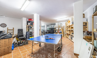 Villa independiente, andaluza en venta con vistas panorámicas a la montaña y al mar en una exclusiva urbanización en Marbella Este 47371 