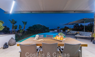 Villa independiente, andaluza en venta con vistas panorámicas a la montaña y al mar en una exclusiva urbanización en Marbella Este 47378 