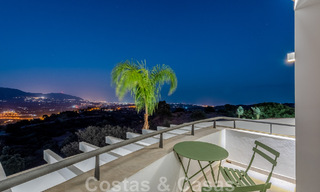 Villa independiente, andaluza en venta con vistas panorámicas a la montaña y al mar en una exclusiva urbanización en Marbella Este 47385 