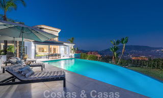 Villa independiente, andaluza en venta con vistas panorámicas a la montaña y al mar en una exclusiva urbanización en Marbella Este 47392 