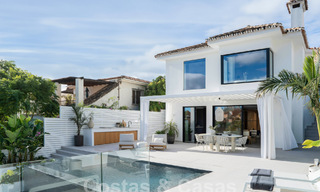 Preciosa villa de estilo mediterráneo renovada con un elegante diseño contemporáneo en Nueva Andalucía, Marbella 61255 