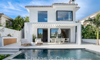 Preciosa villa de estilo mediterráneo renovada con un elegante diseño contemporáneo en Nueva Andalucía, Marbella 61256 