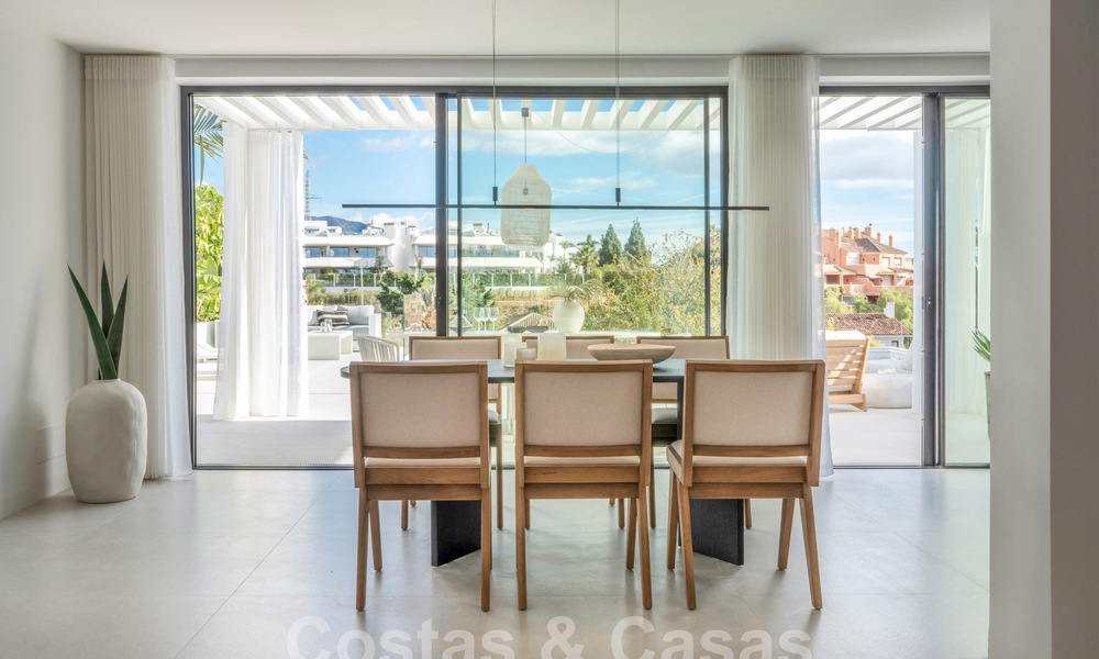 Preciosa villa de estilo mediterráneo renovada con un elegante diseño contemporáneo en Nueva Andalucía, Marbella 61269