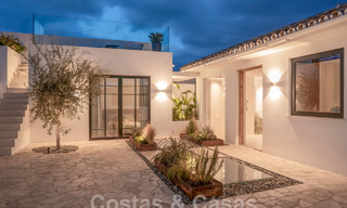 Preciosa villa de estilo mediterráneo renovada con un elegante diseño contemporáneo en Nueva Andalucía, Marbella 61288 