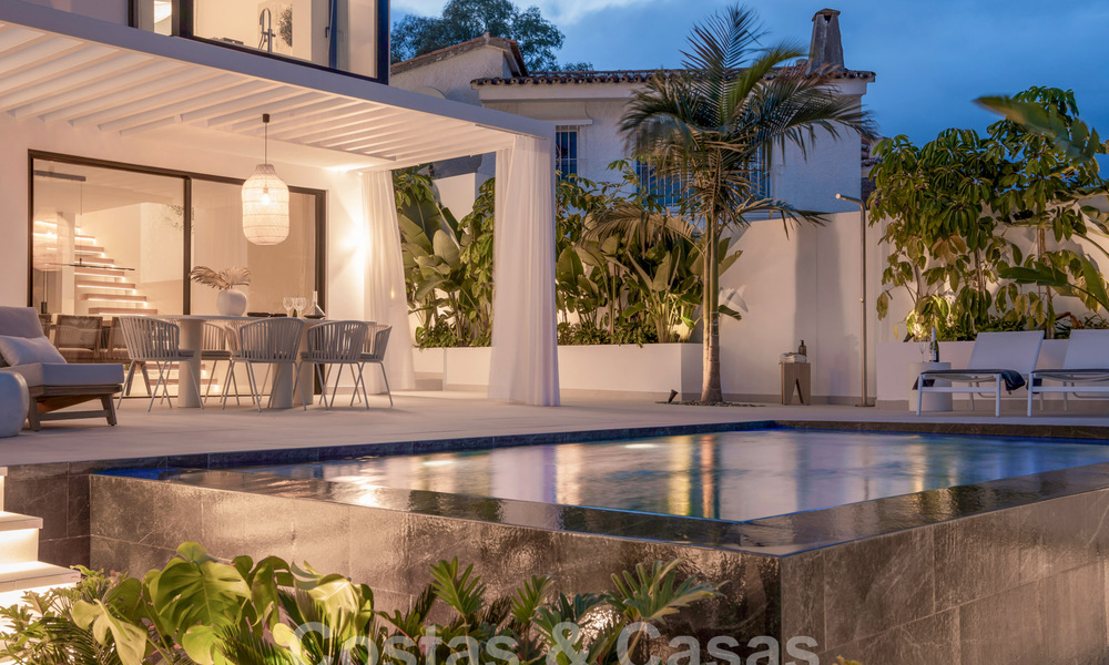 Preciosa villa de estilo mediterráneo renovada con un elegante diseño contemporáneo en Nueva Andalucía, Marbella 61290