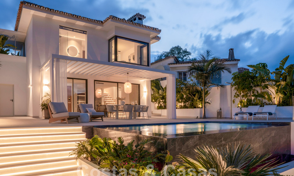 Preciosa villa de estilo mediterráneo renovada con un elegante diseño contemporáneo en Nueva Andalucía, Marbella 61292