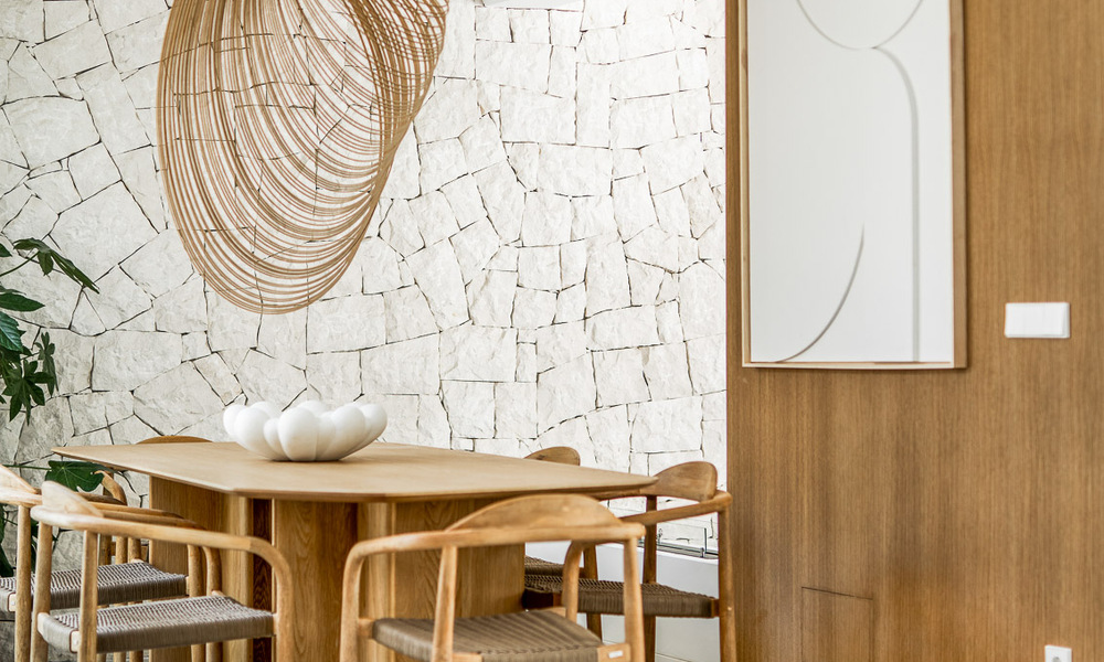 Majestuosa villa de una planta en venta con diseño relajante y balinés, situada a poca distancia de Puerto Banús, Marbella 52962