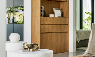 Majestuosa villa de una planta en venta con diseño relajante y balinés, situada a poca distancia de Puerto Banús, Marbella 52966 